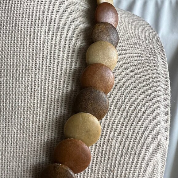 Vintage Wooden Saucer Disc Shape Beaded Boho 70s Style Costume Estate Necklace - Picture 5 of 9